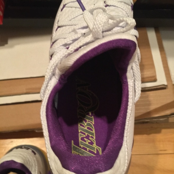 Nike Lebron James - Picture 5 of 7